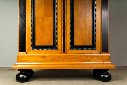 Imposanter Schrank im Barock Stil