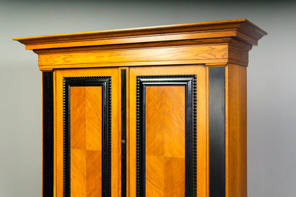 Imposanter Schrank im Barock Stil