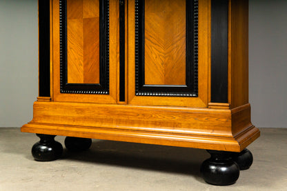 Imposanter Schrank im Barock Stil