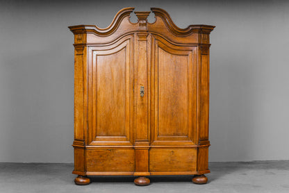Beeindruckender Barockschrank