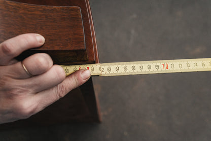 Eleganter Eckschrank im Biedermeier Stil