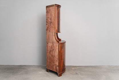 Eleganter Eckschrank im Biedermeier Stil