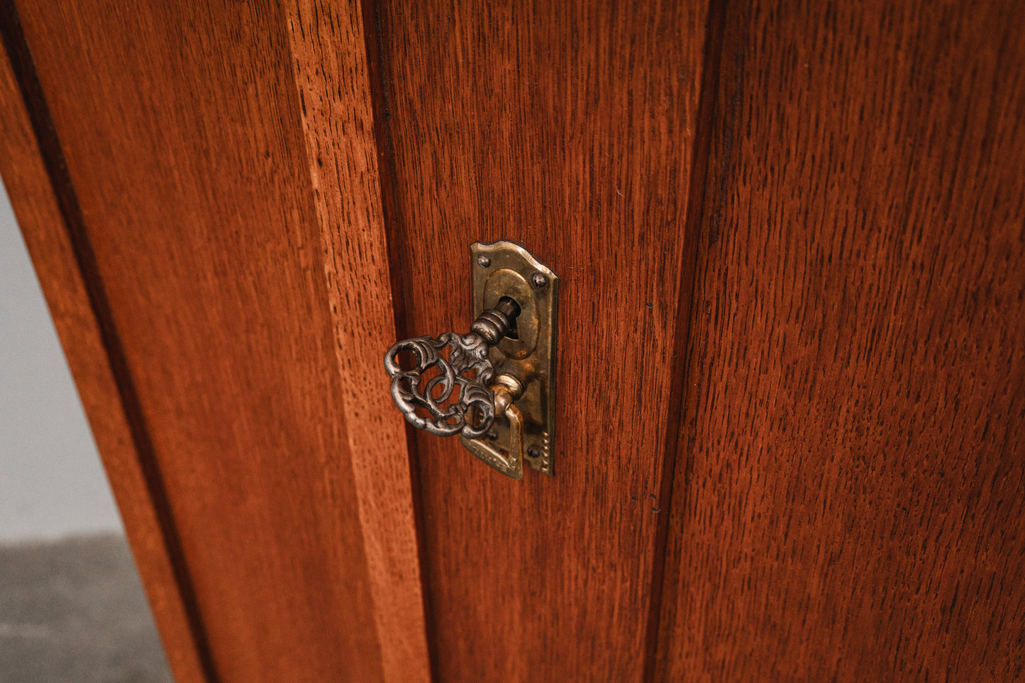 Seltener Jugendstil Schrank