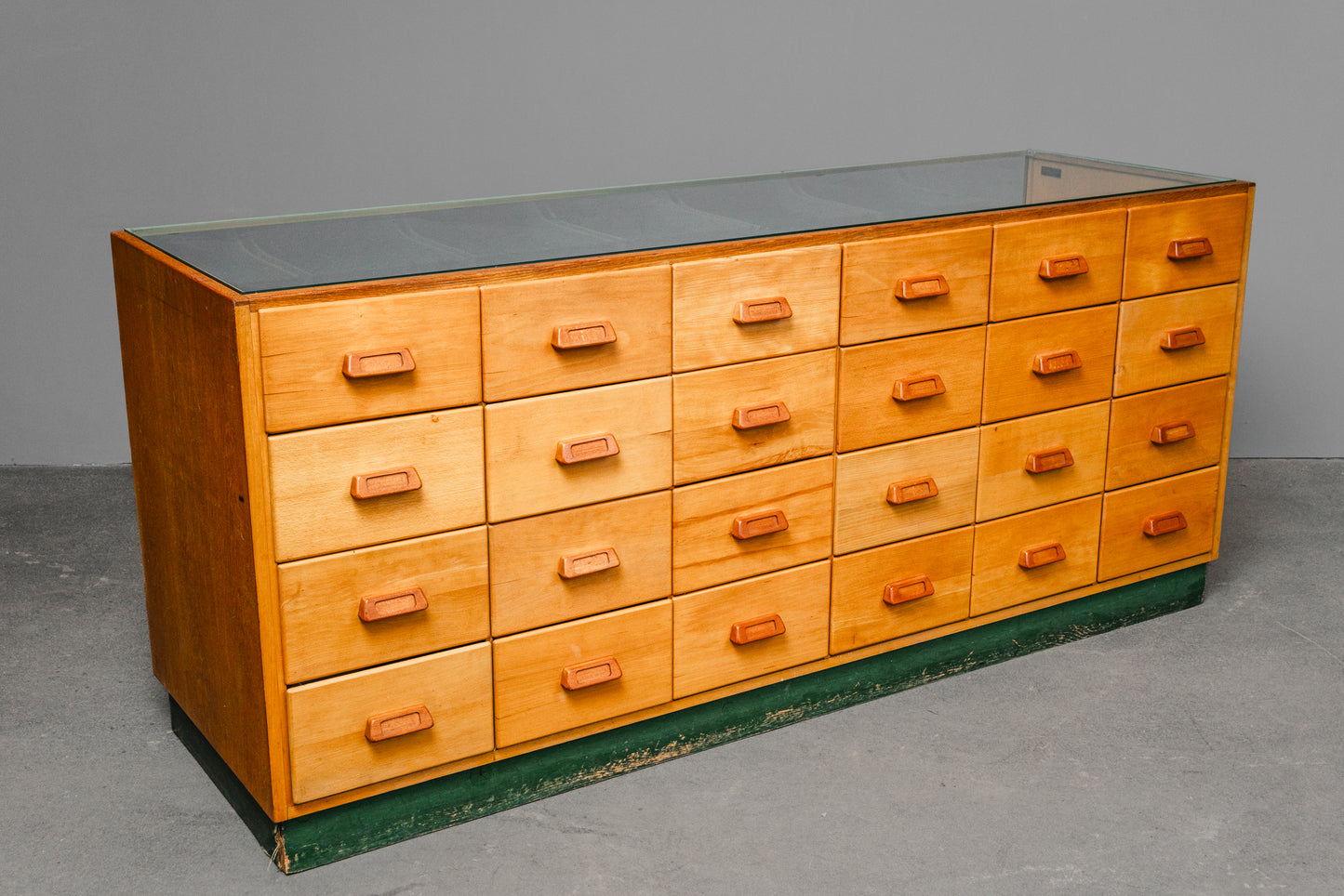 Stilvolle Vintage Ladenvitrine