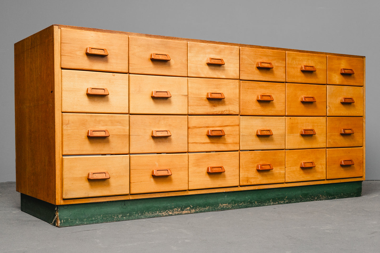 Stilvolle Vintage Ladenvitrine