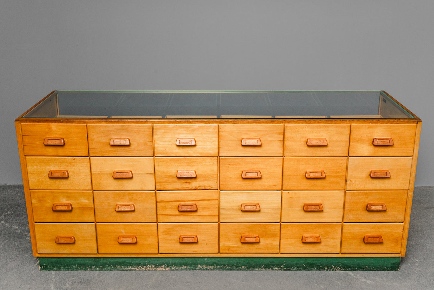 Stilvolle Vintage Ladenvitrine