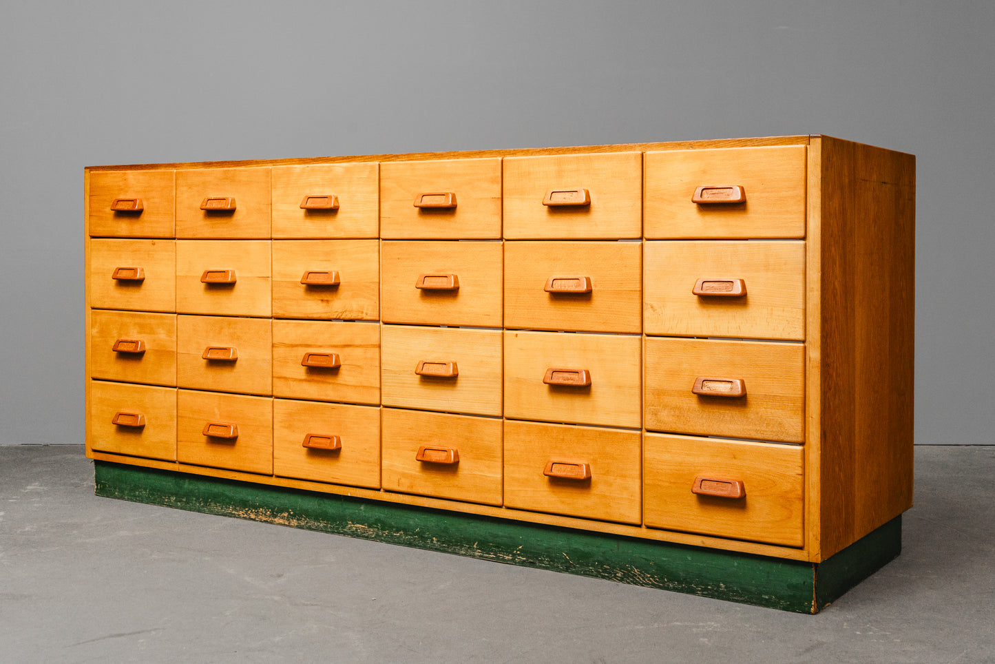 Stilvolle Vintage Ladenvitrine