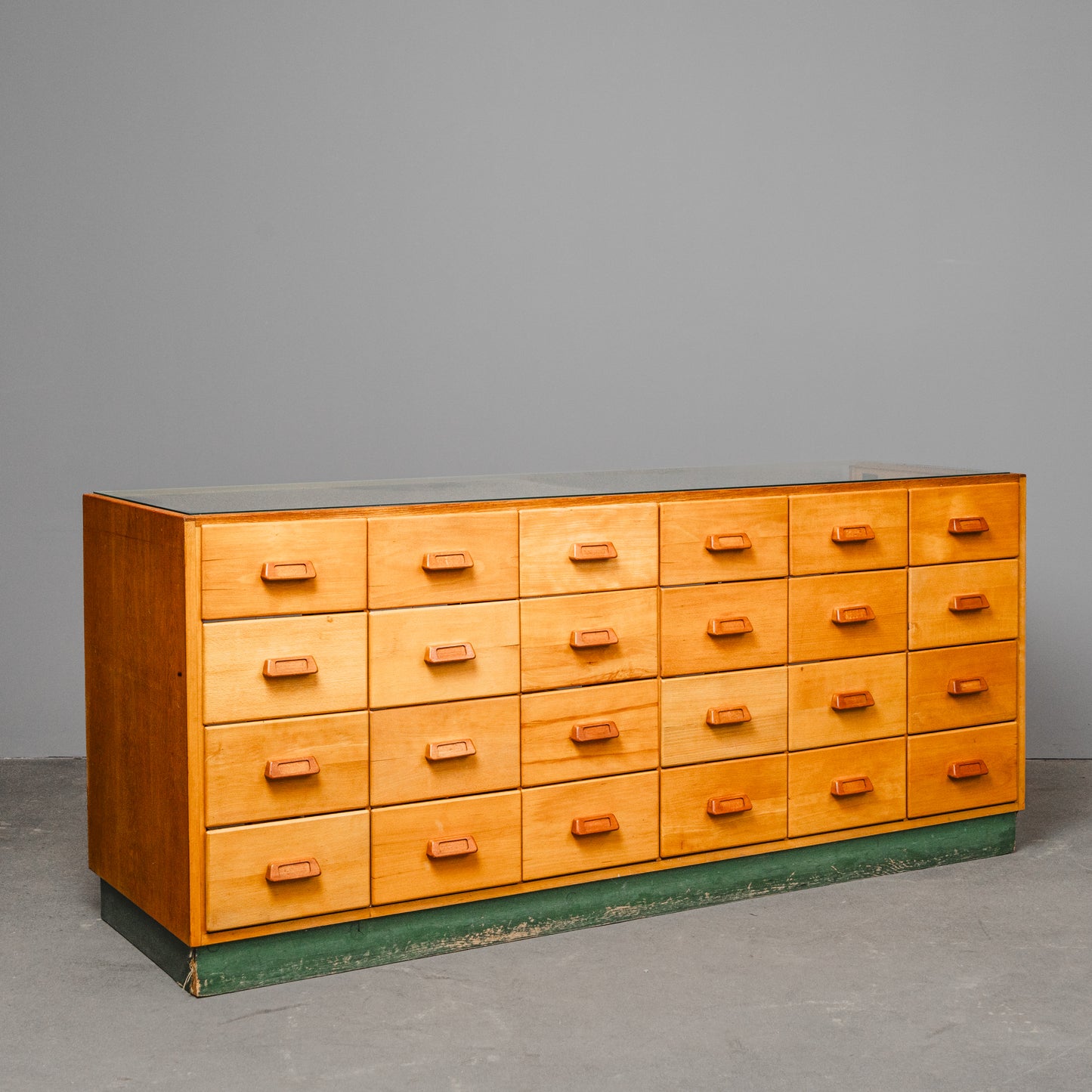 Stilvolle Vintage Ladenvitrine