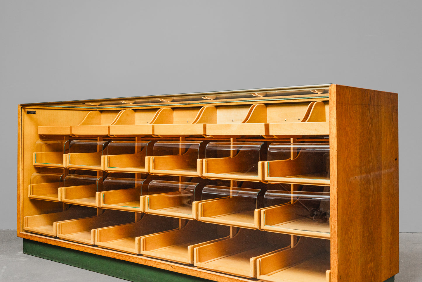 Stilvolle Vintage Ladenvitrine