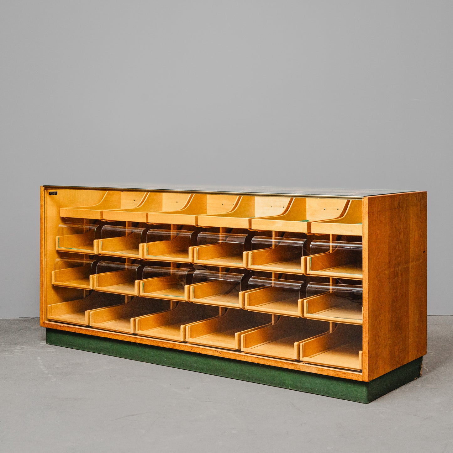 Stilvolle Vintage Ladenvitrine