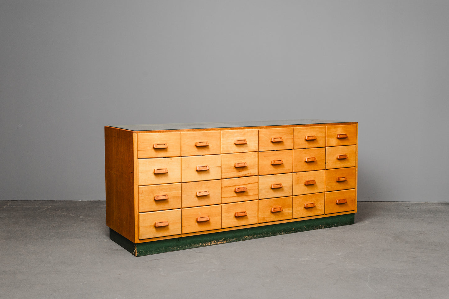 Stilvolle Vintage Ladenvitrine