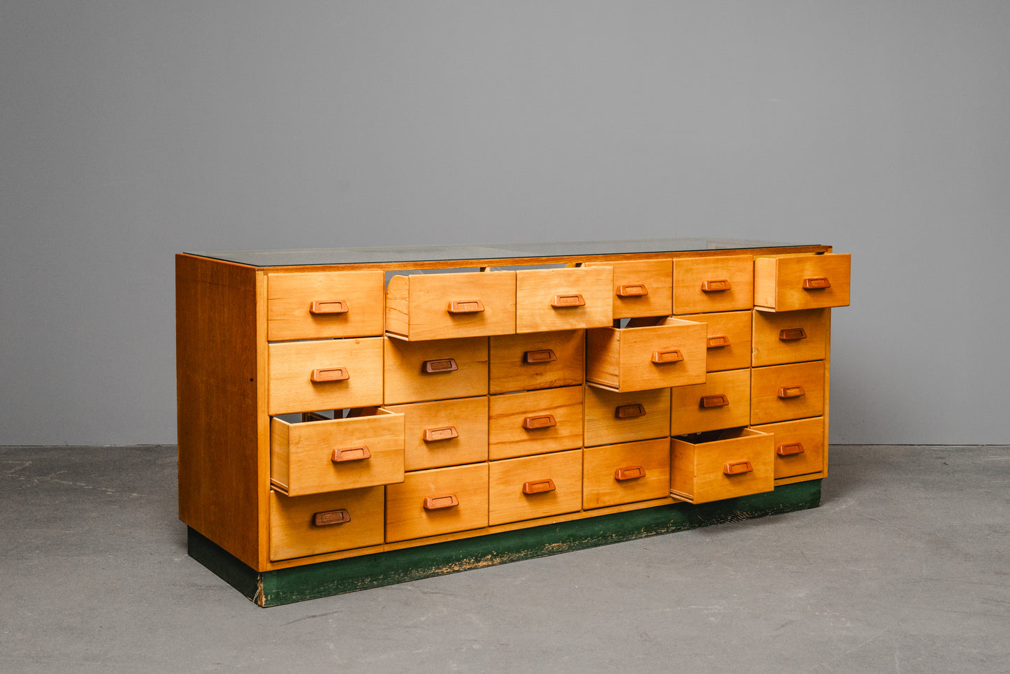Stilvolle Vintage Ladenvitrine