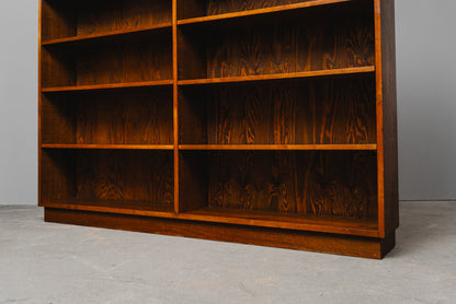 Schönes Vintage Bücherregal
