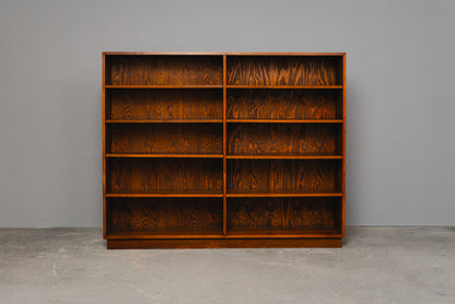 Schönes Vintage Bücherregal