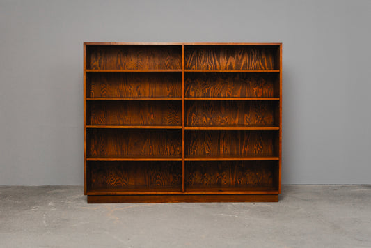 Schönes Vintage Bücherregal