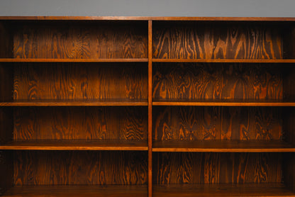 Schönes Vintage Bücherregal