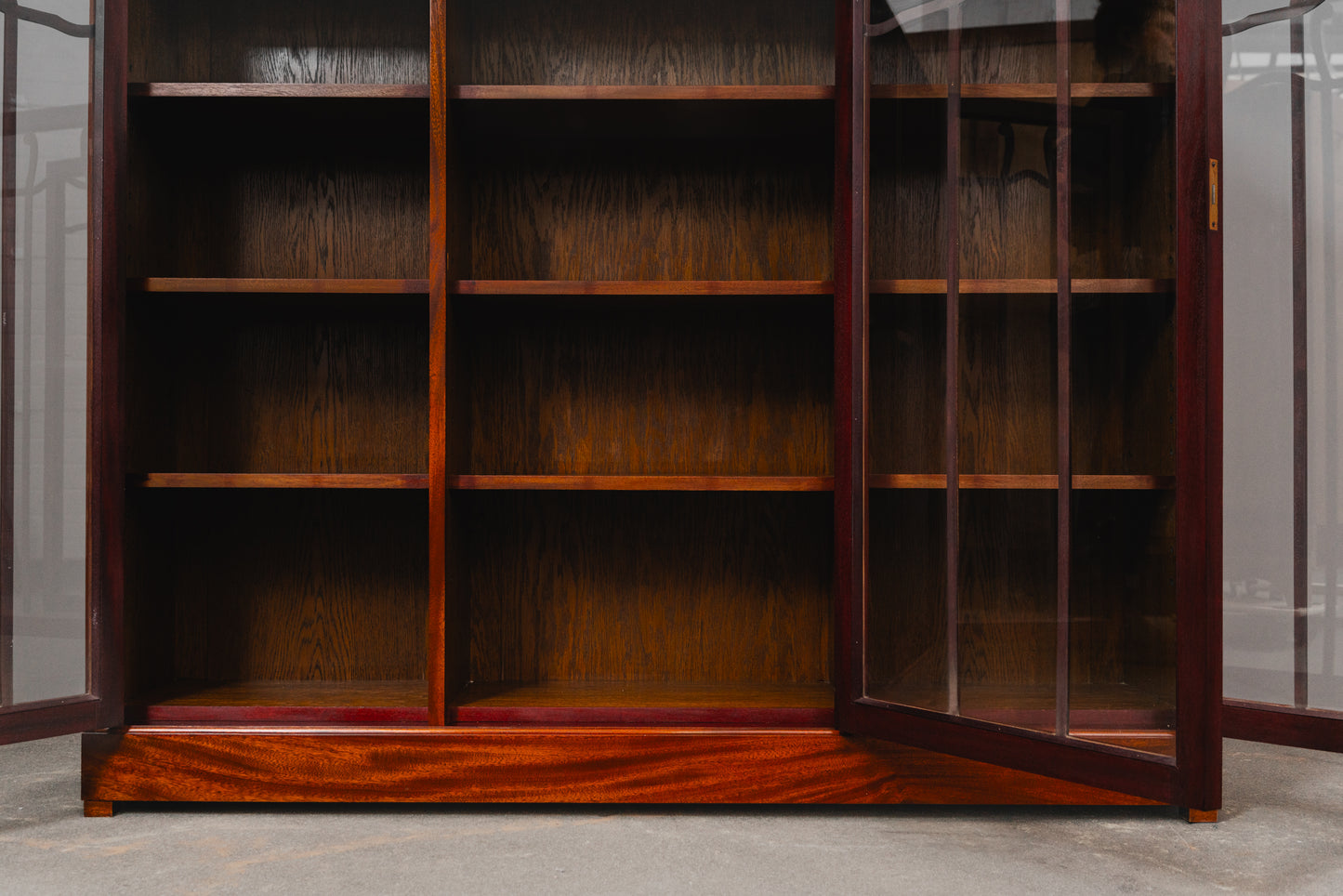 Eleganter Jugendstil Bücherschrank