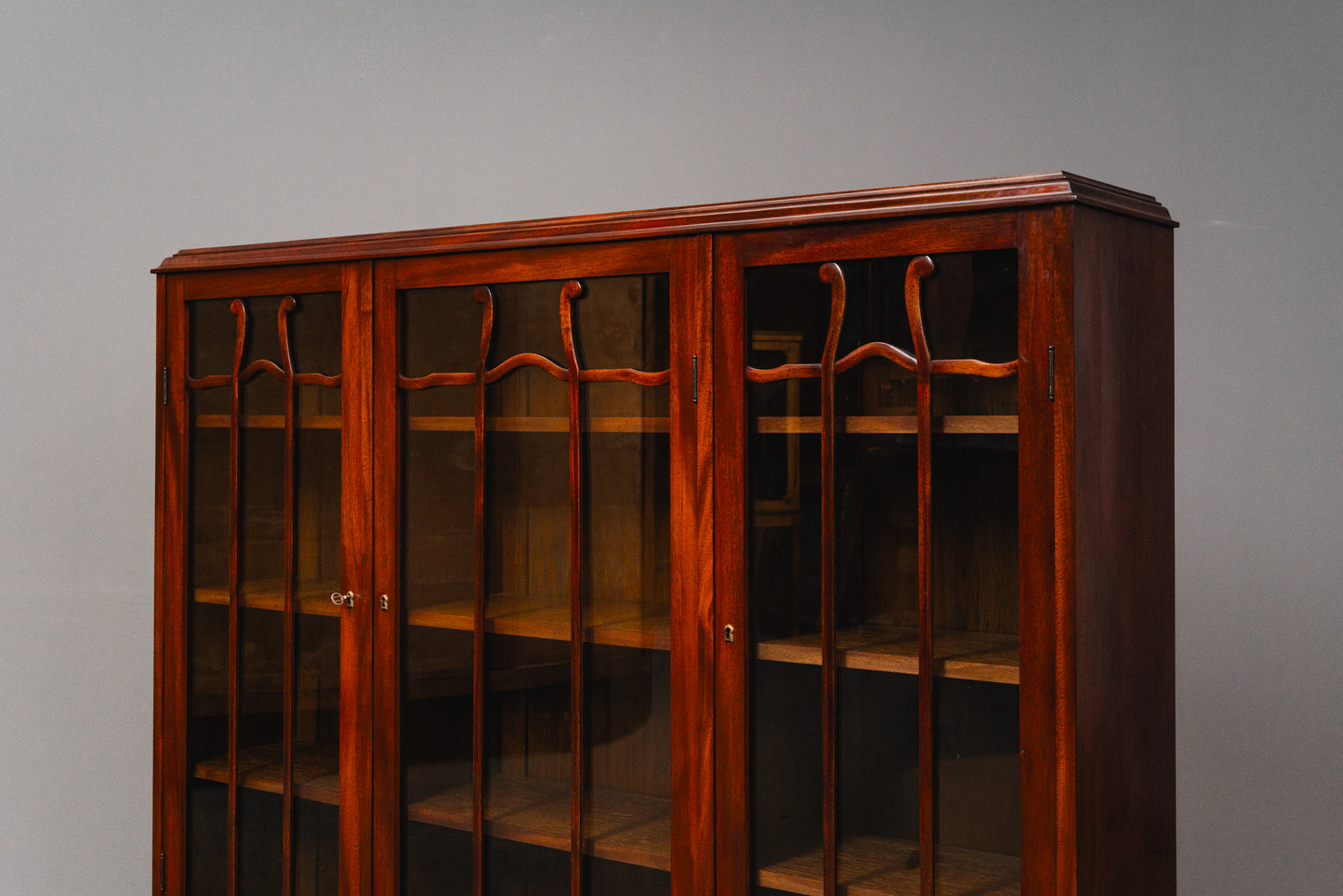 Eleganter Jugendstil Bücherschrank