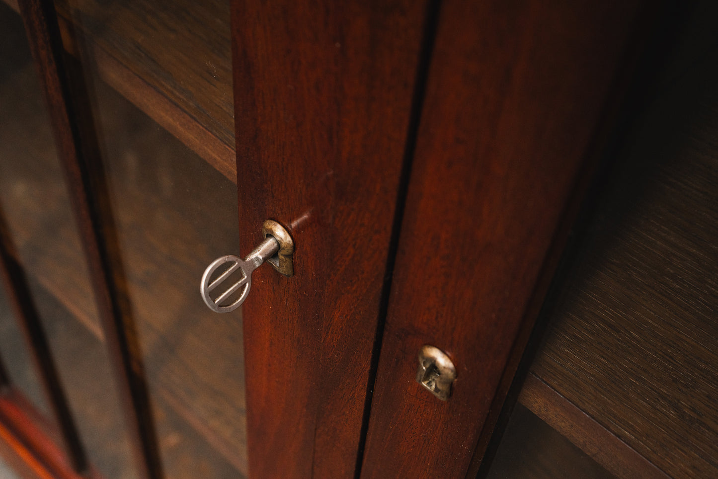 Eleganter Jugendstil Bücherschrank