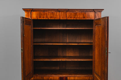 Beeindruckender Biedermeier Kleiderschrank