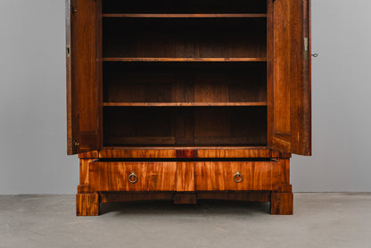 Beeindruckender Biedermeier Kleiderschrank