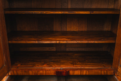 Beeindruckender Biedermeier Kleiderschrank
