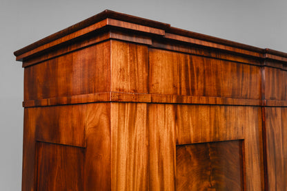 Beeindruckender Biedermeier Kleiderschrank