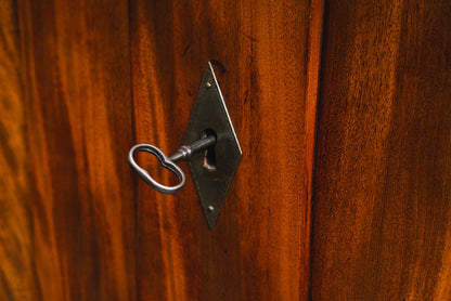 Beeindruckender Biedermeier Kleiderschrank