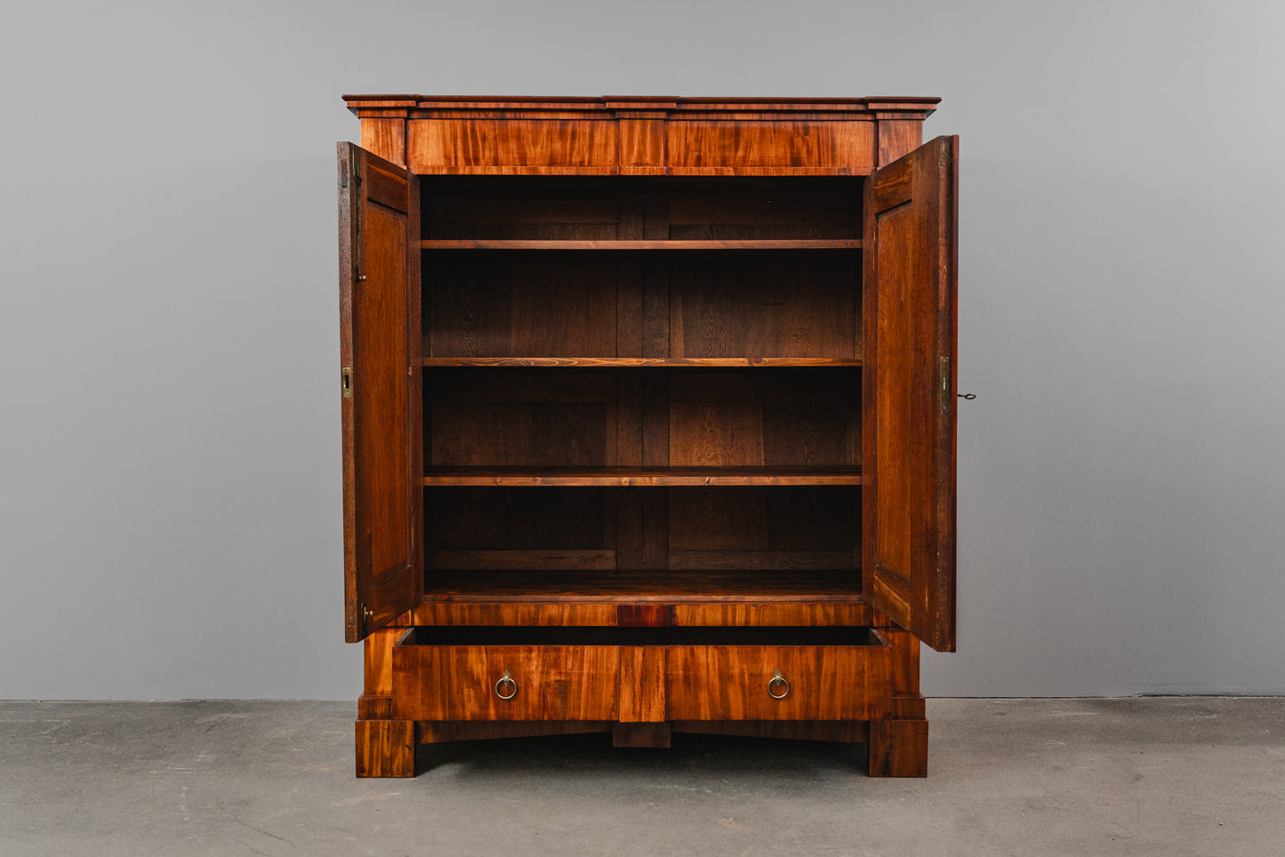Beeindruckender Biedermeier Kleiderschrank