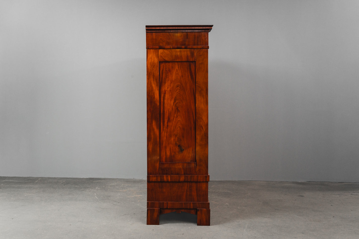 Beeindruckender Biedermeier Kleiderschrank