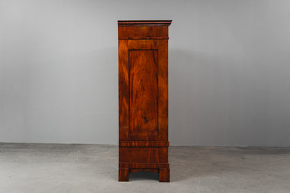 Beeindruckender Biedermeier Kleiderschrank