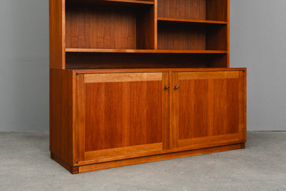 Stilvoller Mid-Century Bücherschrank