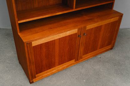 Stilvoller Mid-Century Bücherschrank