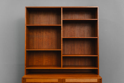 Stilvoller Mid-Century Bücherschrank