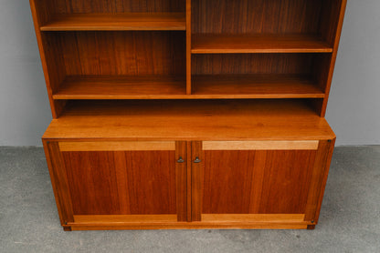 Stilvoller Mid-Century Bücherschrank