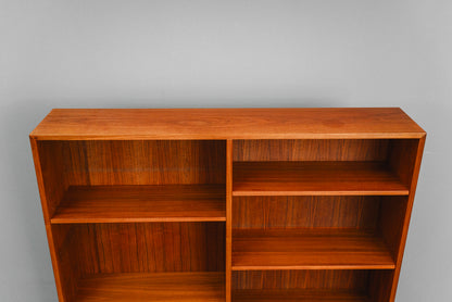 Stilvoller Mid-Century Bücherschrank