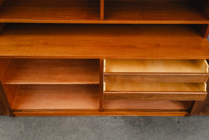 Stilvoller Mid-Century Bücherschrank