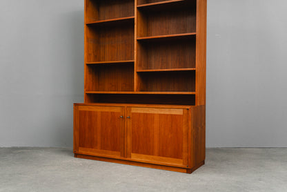 Stilvoller Mid-Century Bücherschrank