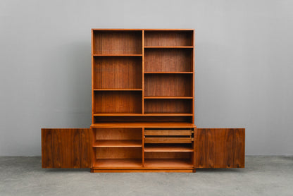 Stilvoller Mid-Century Bücherschrank