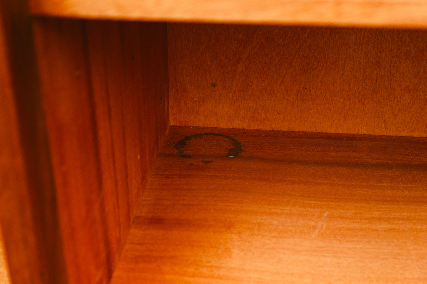 Zeitloser Mid-Century Bücherschrank