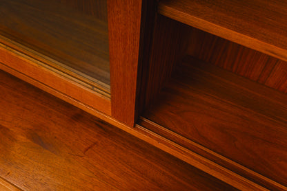 Zeitloser Mid-Century Bücherschrank
