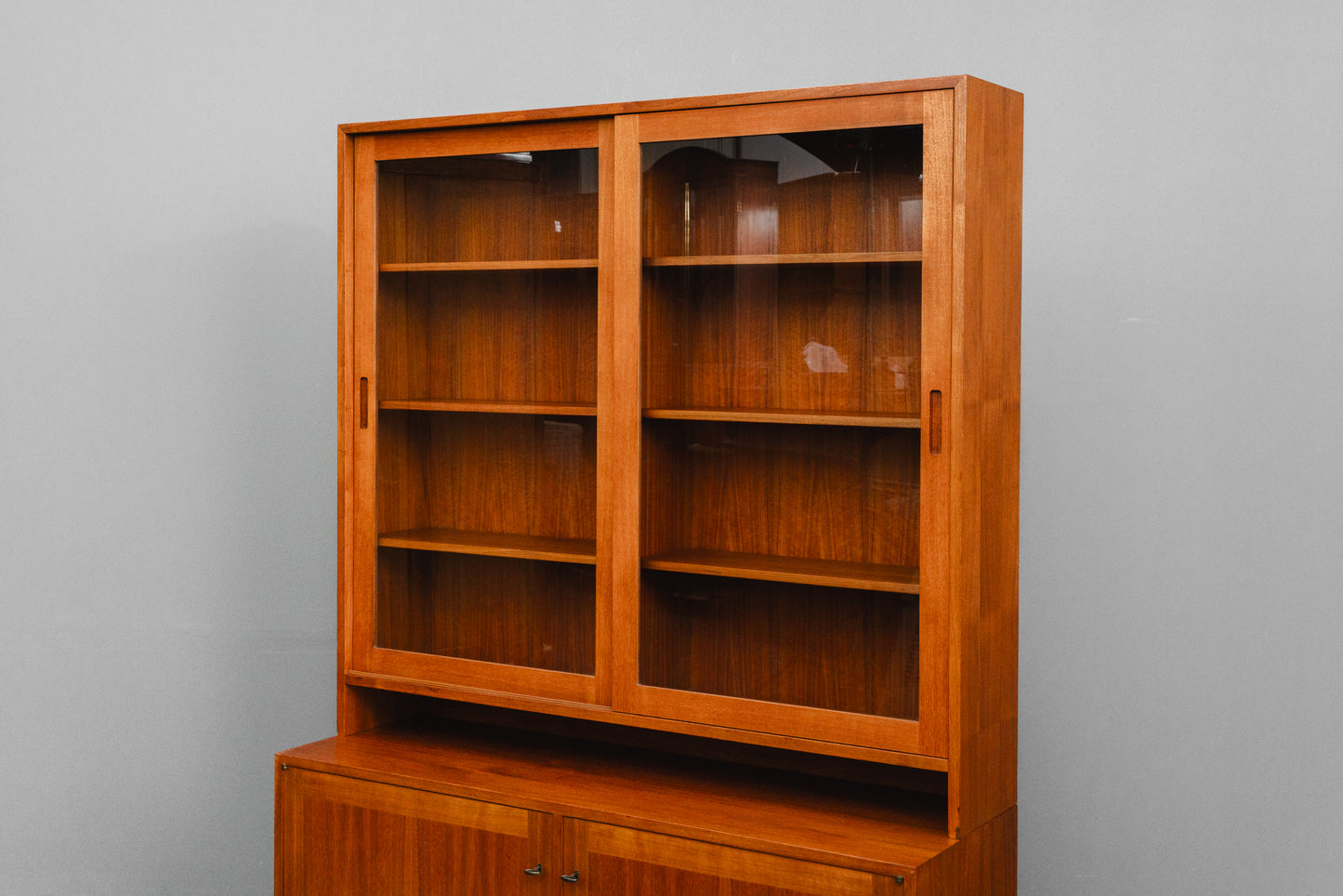 Zeitloser Mid-Century Bücherschrank