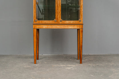 Elegante kleine Vitrine