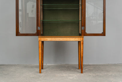 Elegante kleine Vitrine