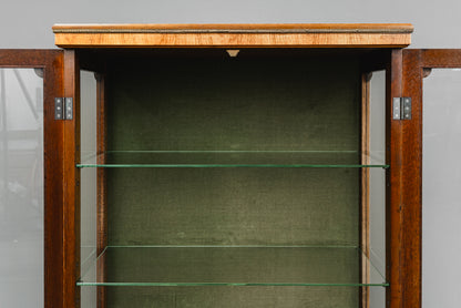 Elegante kleine Vitrine