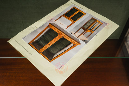 Elegante kleine Vitrine
