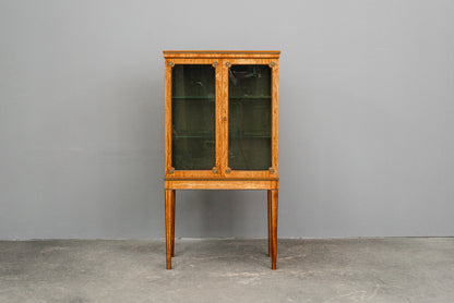 Elegante kleine Vitrine