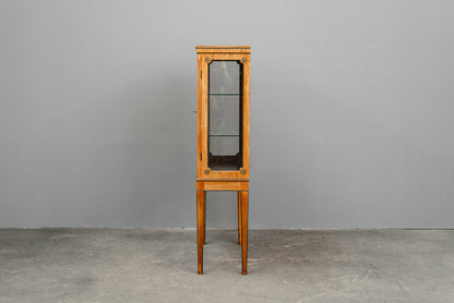 Elegante kleine Vitrine