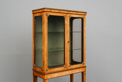 Elegante kleine Vitrine