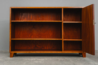 Stilvolles Mid-Century Regal
